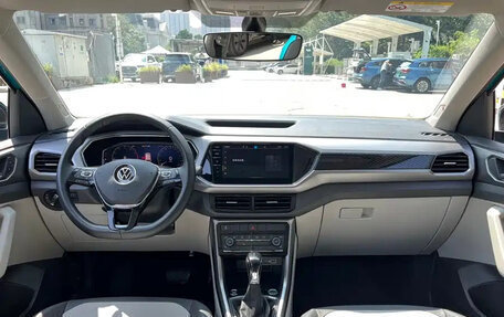 Volkswagen T-Cross I, 2022 год, 1 330 888 рублей, 10 фотография