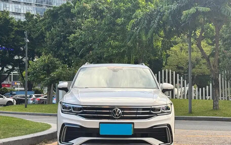 Volkswagen Tiguan II, 2022 год, 1 960 888 рублей, 2 фотография