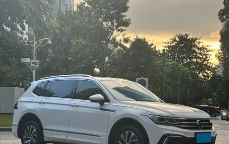 Volkswagen Tiguan II, 2022 год, 1 960 888 рублей, 3 фотография
