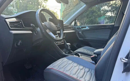 Volkswagen Tiguan II, 2022 год, 1 960 888 рублей, 9 фотография