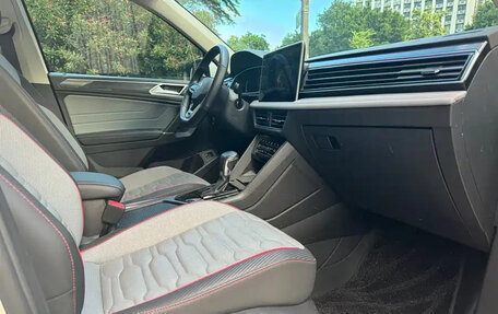 Volkswagen Tiguan II, 2022 год, 1 960 888 рублей, 10 фотография