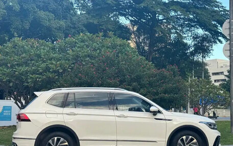 Volkswagen Tiguan II, 2022 год, 1 960 888 рублей, 4 фотография