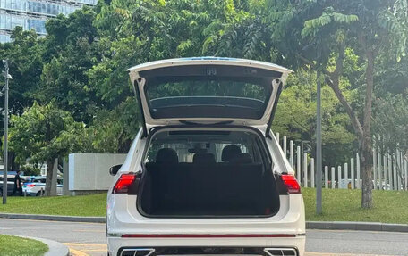 Volkswagen Tiguan II, 2022 год, 1 960 888 рублей, 8 фотография