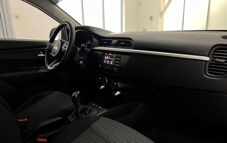 KIA Rio IV, 2019 год, 1 370 000 рублей, 10 фотография