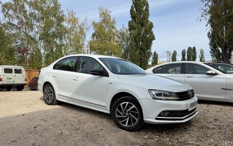 Volkswagen Jetta VI, 2017 год, 1 555 000 рублей, 2 фотография