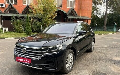 Volkswagen Touareg III, 2018 год, 4 500 000 рублей, 2 фотография