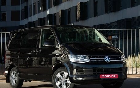 Volkswagen Multivan T6 рестайлинг, 2019 год, 4 450 000 рублей, 1 фотография