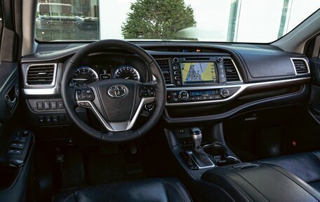 Toyota Highlander III, 2015 год, 2 295 000 рублей, 9 фотография