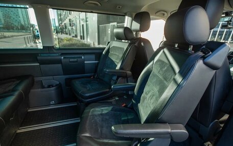 Volkswagen Multivan T6 рестайлинг, 2019 год, 4 450 000 рублей, 18 фотография