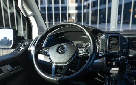 Volkswagen Multivan T6 рестайлинг, 2019 год, 4 450 000 рублей, 14 фотография