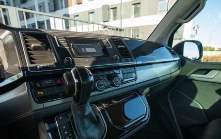 Volkswagen Multivan T6 рестайлинг, 2019 год, 4 450 000 рублей, 12 фотография