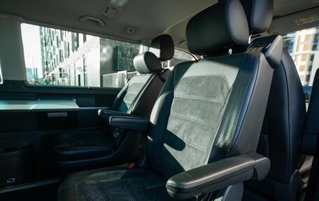 Volkswagen Multivan T6 рестайлинг, 2019 год, 4 450 000 рублей, 17 фотография