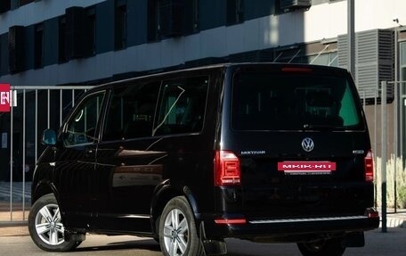 Volkswagen Multivan T6 рестайлинг, 2019 год, 4 450 000 рублей, 8 фотография