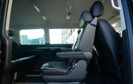 Volkswagen Multivan T6 рестайлинг, 2019 год, 4 450 000 рублей, 21 фотография