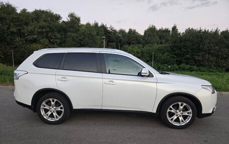Mitsubishi Outlander III рестайлинг 3, 2014 год, 1 099 000 рублей, 4 фотография