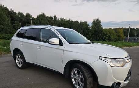 Mitsubishi Outlander III рестайлинг 3, 2014 год, 1 099 000 рублей, 3 фотография