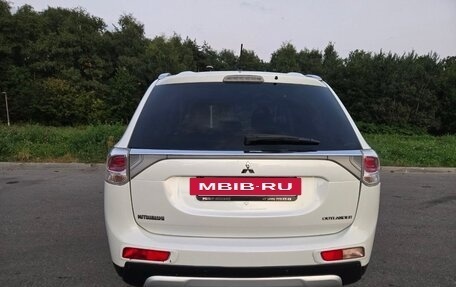 Mitsubishi Outlander III рестайлинг 3, 2014 год, 1 099 000 рублей, 5 фотография