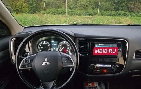 Mitsubishi Outlander III рестайлинг 3, 2014 год, 1 099 000 рублей, 8 фотография