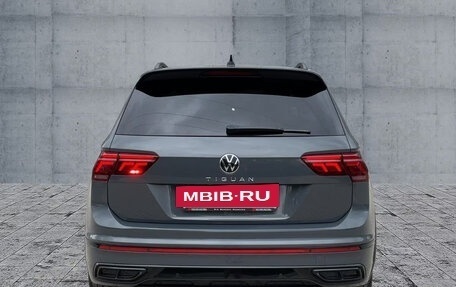 Volkswagen Tiguan II, 2022 год, 3 800 000 рублей, 3 фотография