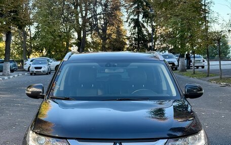 Mitsubishi Outlander III рестайлинг 3, 2016 год, 1 640 000 рублей, 2 фотография