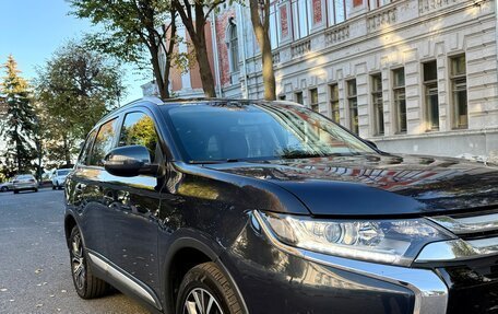 Mitsubishi Outlander III рестайлинг 3, 2016 год, 1 640 000 рублей, 9 фотография