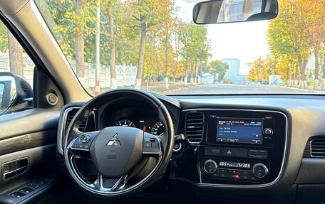 Mitsubishi Outlander III рестайлинг 3, 2016 год, 1 640 000 рублей, 11 фотография