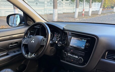 Mitsubishi Outlander III рестайлинг 3, 2016 год, 1 640 000 рублей, 14 фотография
