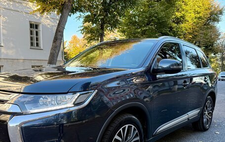 Mitsubishi Outlander III рестайлинг 3, 2016 год, 1 640 000 рублей, 10 фотография
