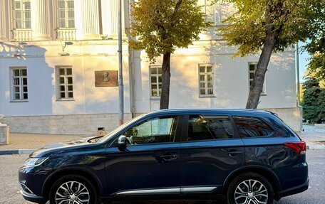Mitsubishi Outlander III рестайлинг 3, 2016 год, 1 640 000 рублей, 8 фотография