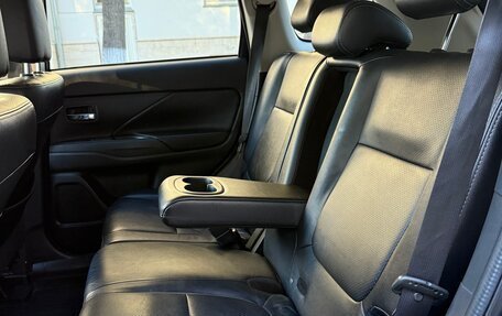 Mitsubishi Outlander III рестайлинг 3, 2016 год, 1 640 000 рублей, 17 фотография