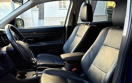 Mitsubishi Outlander III рестайлинг 3, 2016 год, 1 640 000 рублей, 23 фотография