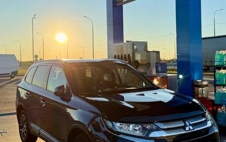 Mitsubishi Outlander III рестайлинг 3, 2016 год, 1 640 000 рублей, 27 фотография