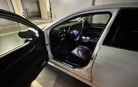 Toyota Camry, 2019 год, 2 600 000 рублей, 4 фотография