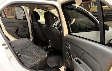 Renault Logan II, 2018 год, 1 000 000 рублей, 12 фотография