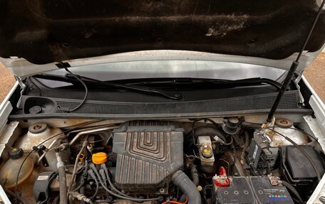 Renault Logan II, 2018 год, 1 000 000 рублей, 21 фотография