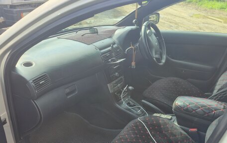 Toyota Avensis III рестайлинг, 2003 год, 650 000 рублей, 12 фотография