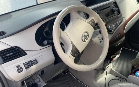 Toyota Sienna III, 2013 год, 2 500 000 рублей, 3 фотография
