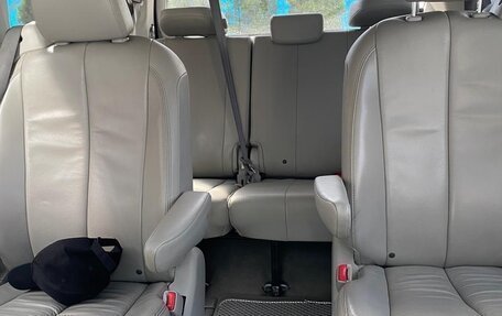 Toyota Sienna III, 2013 год, 2 500 000 рублей, 4 фотография