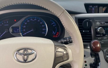 Toyota Sienna III, 2013 год, 2 500 000 рублей, 8 фотография