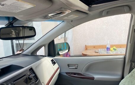 Toyota Sienna III, 2013 год, 2 500 000 рублей, 7 фотография