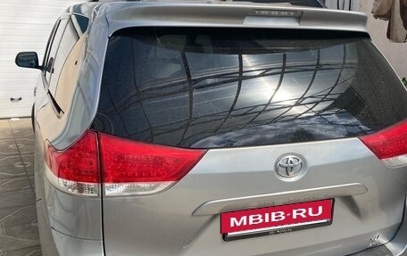 Toyota Sienna III, 2013 год, 2 500 000 рублей, 5 фотография