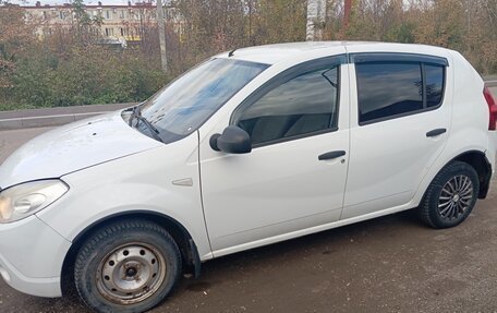 Renault Sandero I, 2010 год, 380 000 рублей, 3 фотография