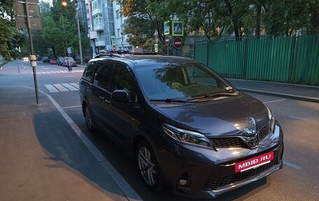 Toyota Sienna III, 2018 год, 3 100 000 рублей, 3 фотография