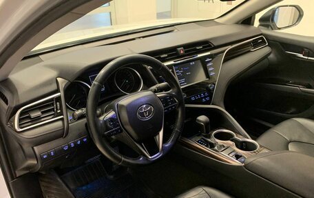 Toyota Camry, 2019 год, 2 700 000 рублей, 9 фотография