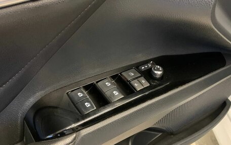 Toyota Camry, 2019 год, 2 700 000 рублей, 24 фотография
