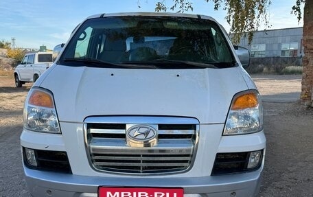 Hyundai H-1 II рестайлинг, 2004 год, 650 000 рублей, 1 фотография