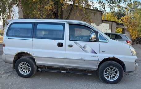 Hyundai H-1 II рестайлинг, 2004 год, 650 000 рублей, 4 фотография