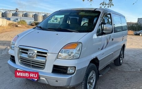 Hyundai H-1 II рестайлинг, 2004 год, 650 000 рублей, 2 фотография