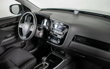 Mitsubishi Outlander III рестайлинг 3, 2018 год, 2 280 000 рублей, 9 фотография