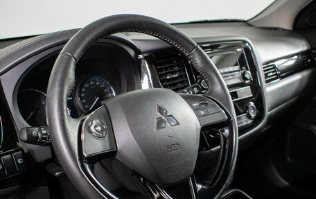 Mitsubishi Outlander III рестайлинг 3, 2018 год, 2 280 000 рублей, 13 фотография